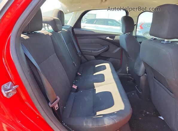 1FADP3F2XGL240470 2016 FORD FOCUS Red Widok tylnych siedzeń