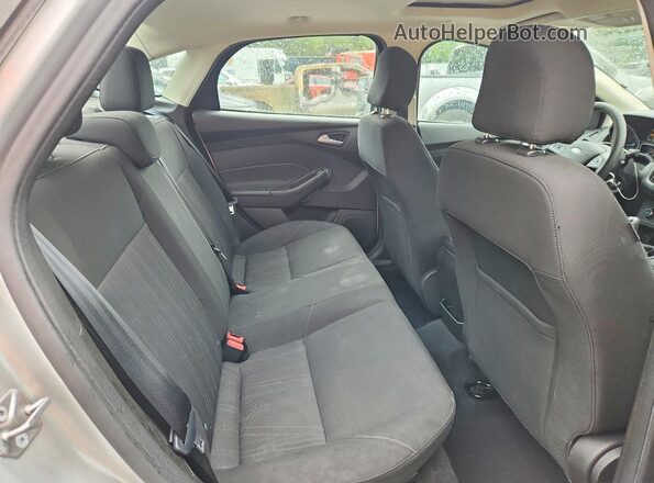 1FADP3F2XGL389431 2016 FORD FOCUS Серебряный Вид задних сидений