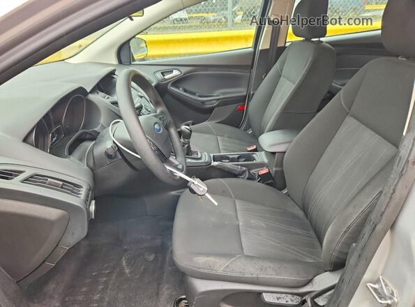 1FADP3F2XGL389431 2016 FORD FOCUS Серебряный Вид салона спереди