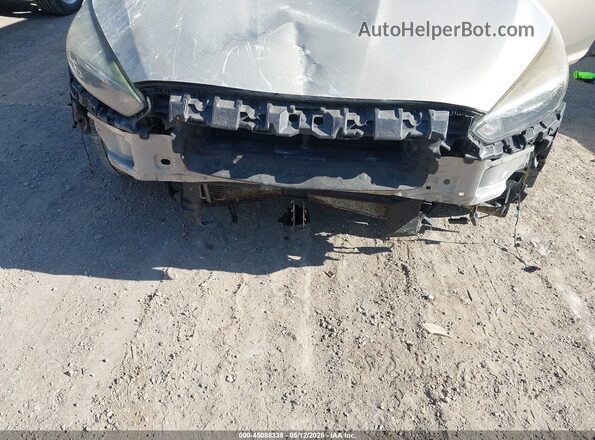 1FADP3F2XJL256188 2018 FORD FOCUS Silver Widok z przodu