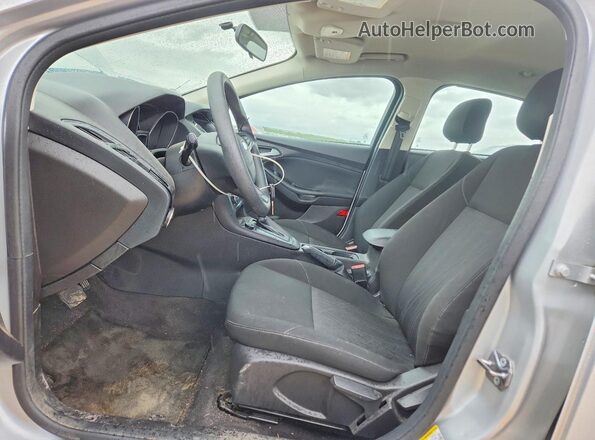 1FADP3FE3JL214312 2018 FORD FOCUS Серебряный Вид салона спереди