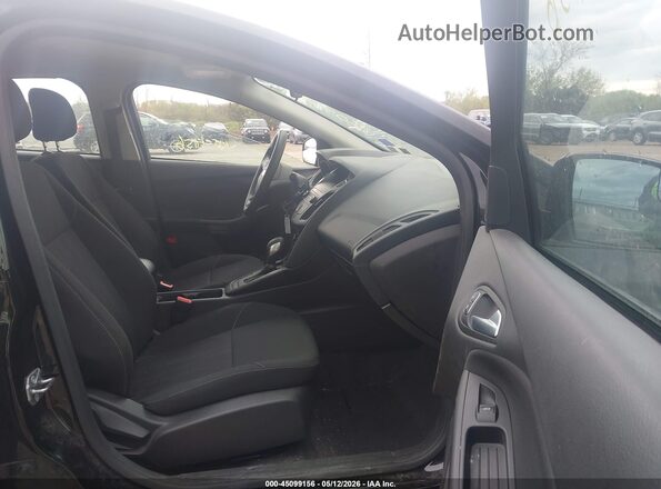 1FADP3FE3JL309520 2018 FORD FOCUS Черный Вид салона спереди