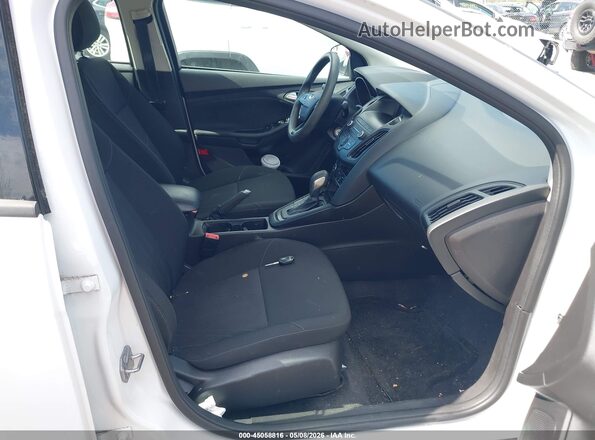 1FADP3FE6JL325288 2018 FORD FOCUS Белый Вид салона спереди
