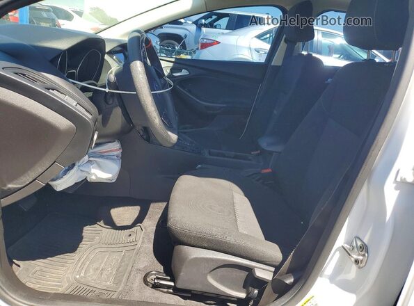 1FADP3H22JL217480 2018 FORD FOCUS White Вид салону спереду