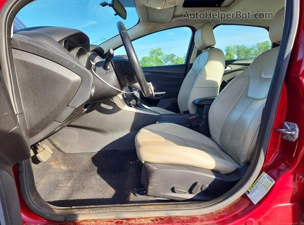 1FADP3J2XHL202293 2017 FORD FOCUS Красный Вид салона спереди