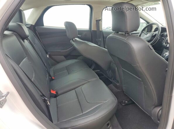 1FADP3J2XHL241322 2017 FORD FOCUS Белый Вид задних сидений