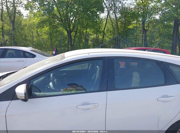 1FADP3K20GL345153 2016 FORD FOCUS White Widok z przodu