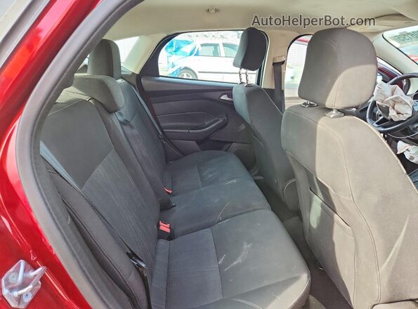 1FADP3K21GL288218 2016 FORD FOCUS Красный Вид задней части салона
