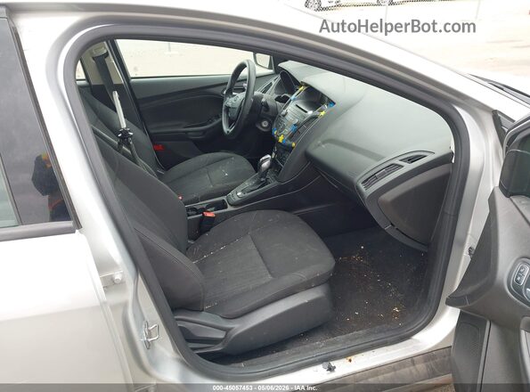 1FADP3K21GL352239 2016 FORD FOCUS Серебряный Вид салона спереди