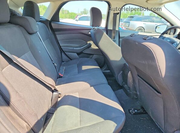 1FADP3K21GL354458 2016 FORD FOCUS Серебряный Вид задних сидений
