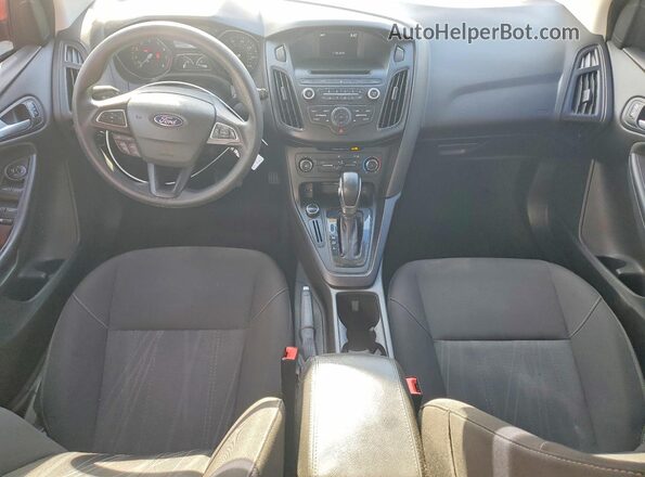 1FADP3K22HL246920 2017 FORD FOCUS Red Widok deski rozdzielczej