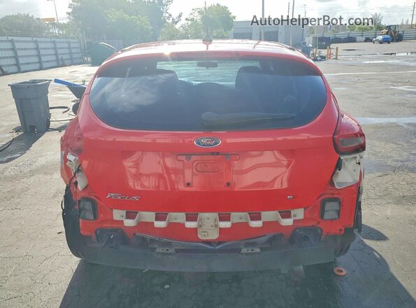 1FADP3K22HL246920 2017 FORD FOCUS Red Widok z tyłu