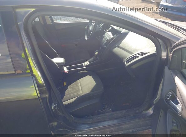 1FADP3K22HL298967 2017 FORD FOCUS Серый Вид салона спереди