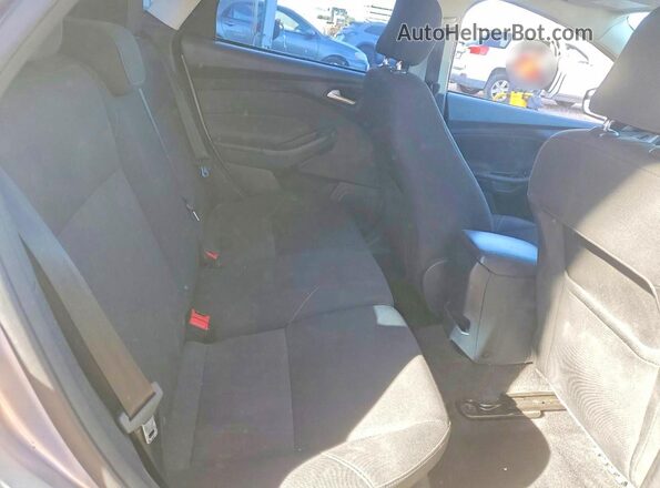 1FADP3K22HL314651 2017 FORD FOCUS Silver Widok tylnych siedzeń