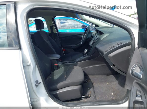 1FADP3K23GL277401 2016 FORD FOCUS White Widok wnętrza z przodu