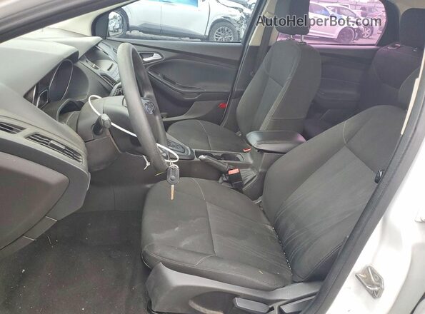 1FADP3K24HL232548 2017 FORD FOCUS White Widok wnętrza z przodu