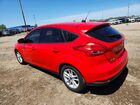 2017 Ford Focus Se Красный vin: 1FADP3K24HL340863