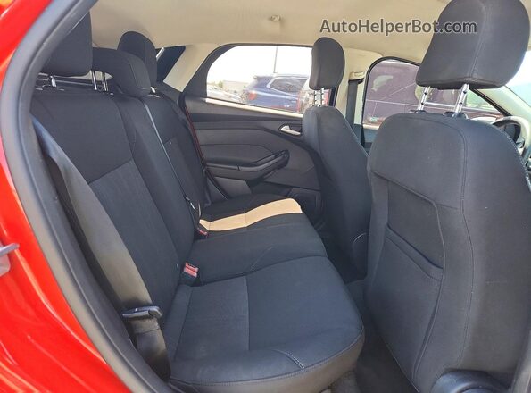 1FADP3K24HL340863 2017 FORD FOCUS Красный Вид задних сидений