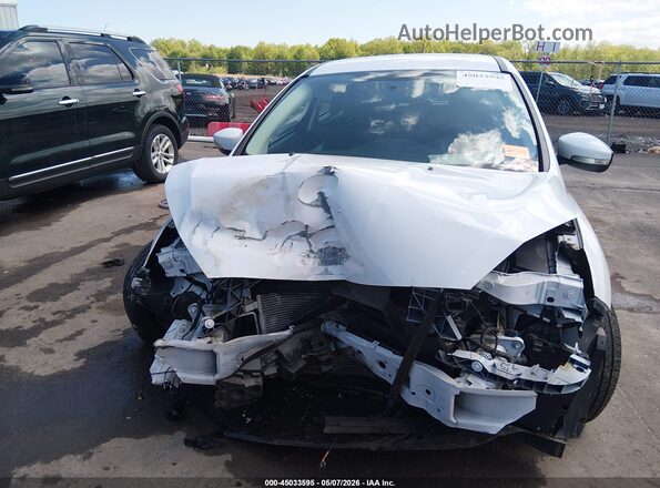 1FADP3K24JL235231 2018 FORD FOCUS Белый Вид спереди