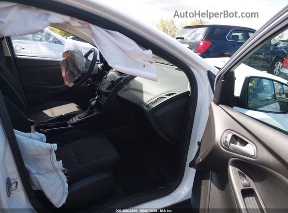 1FADP3K24JL235231 2018 FORD FOCUS Белый Вид салона спереди