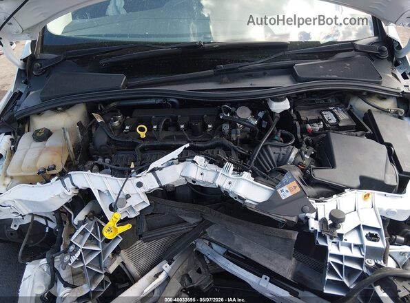 1FADP3K24JL235231 2018 FORD FOCUS Белый Вид сзади