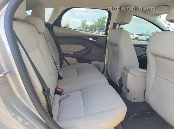 1FADP3K25GL236896 2016 FORD FOCUS Beige Vista de los asientos traseros