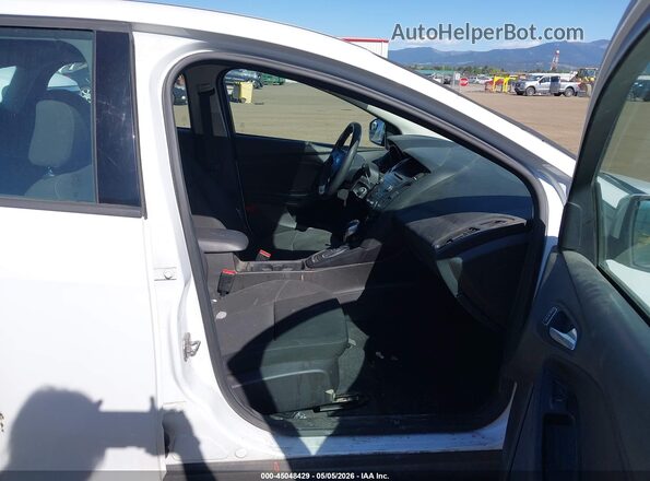 1FADP3K25GL297696 2016 FORD FOCUS Белый Вид салона спереди