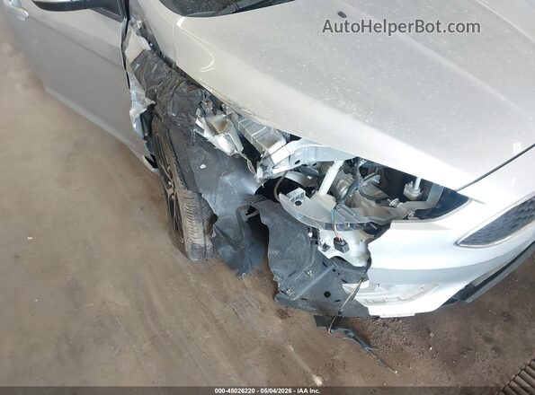1FADP3K26GL310360 2016 FORD FOCUS Серебряный Вид спереди