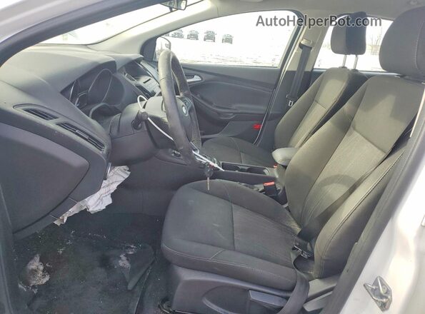 1FADP3K26HL326088 2017 FORD FOCUS Белый Вид салона спереди