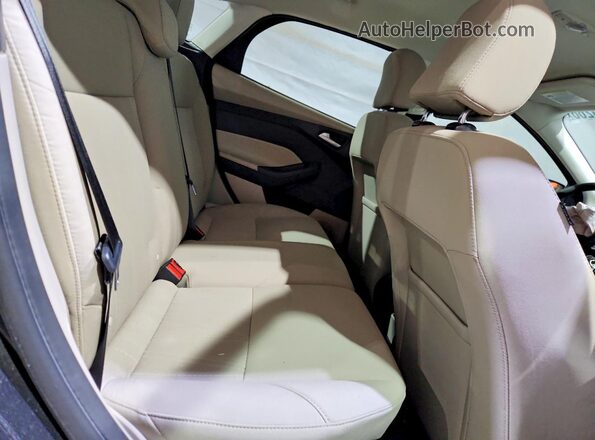 1FADP3K27GL389053 2016 FORD FOCUS Серый Вид задних сидений