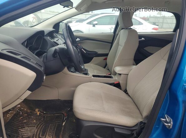 1FADP3K27HL213959 2017 FORD FOCUS Синий Вид салона спереди