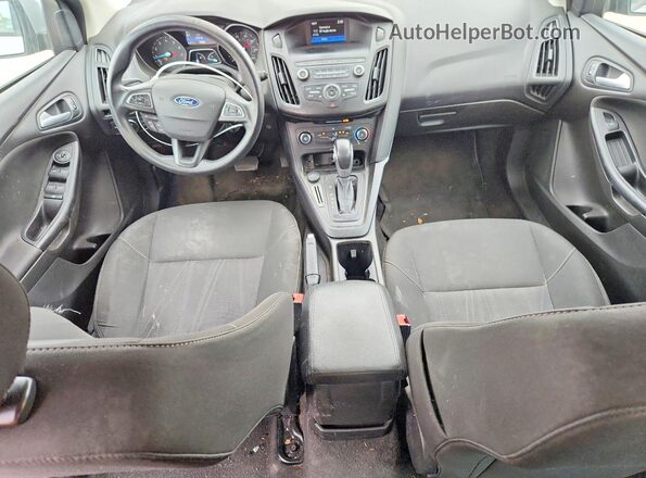 1FADP3K28JL212647 2018 FORD FOCUS Silver Widok deski rozdzielczej
