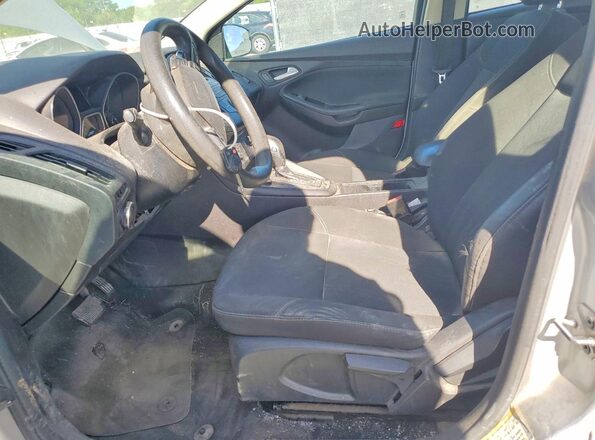 1FADP3K2XHL267109 2017 FORD FOCUS Серебряный Вид салона спереди