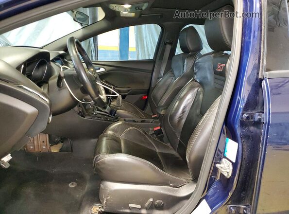 1FADP3L90GL243931 2016 FORD FOCUS Синий Вид салона спереди