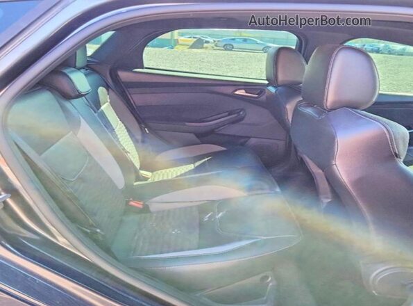 1FADP3L93JL331749 2018 FORD FOCUS Серый Вид задних сидений