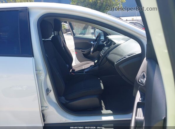 1FADP3M20HL309994 2017 FORD FOCUS White Vista interior delantera