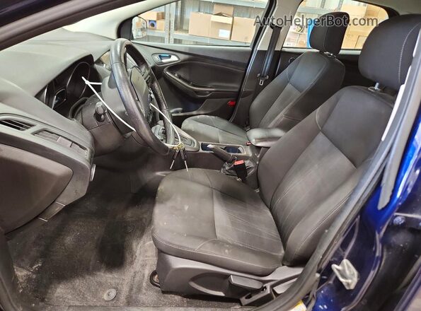 1FADP3M22HL282748 2017 FORD FOCUS Синий Вид салона спереди