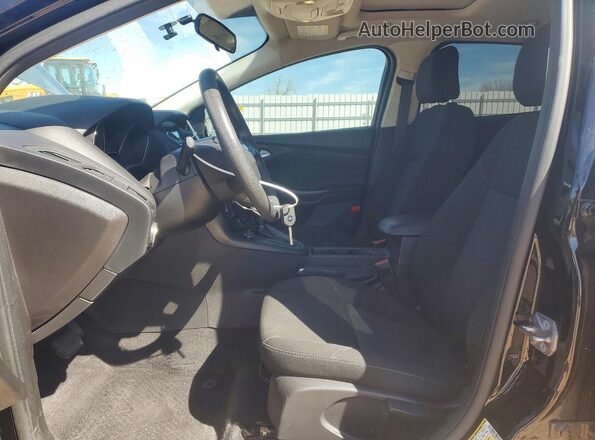 1FADP3M28HL332830 2017 FORD FOCUS Черный Вид салона спереди