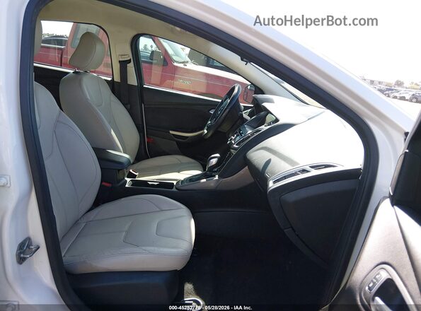 1FADP3N20GL363132 2016 FORD FOCUS White Widok wnętrza z przodu