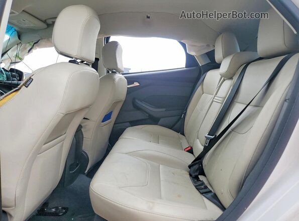 1FADP3N26GL295385 2016 FORD FOCUS White Vista de los asientos traseros