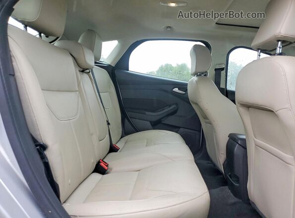 1FADP3N27JL271877 2018 FORD FOCUS Серебряный Вид задних сидений