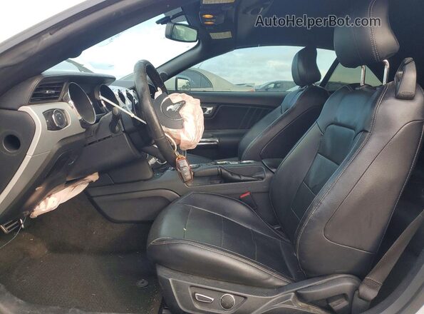1FATP8UH0G5226663 2016 FORD MUSTANG Белый Вид салона спереди
