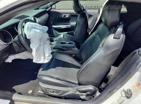 1FATP8UH2L5139549 2020 FORD MUSTANG White Widok wnętrza z przodu