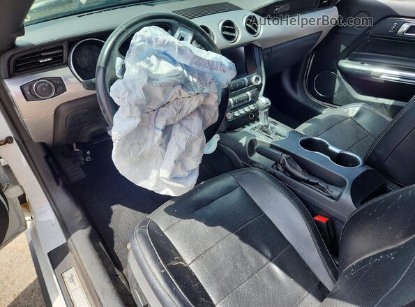 1FATP8UH2L5139549 2020 FORD MUSTANG White Widok deski rozdzielczej