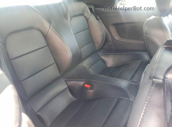 1FATP8UH4P5105697 2023 FORD MUSTANG Белый Вид задних сидений