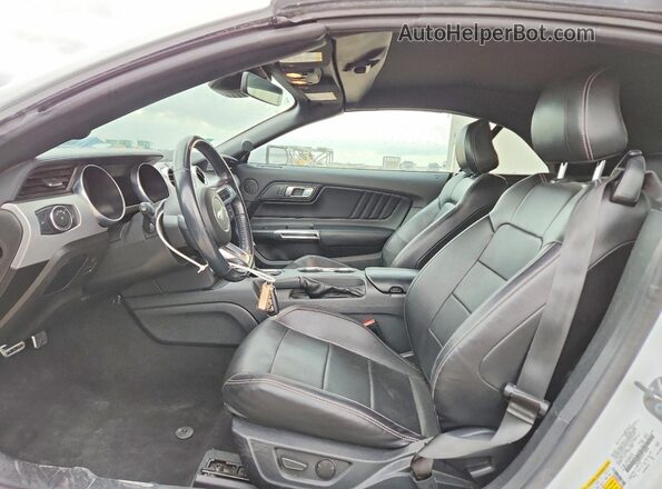 1FATP8UH5P5110858 2023 FORD MUSTANG Белый Вид салона спереди