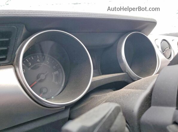 1FATP8UH6K5170995 2019 FORD MUSTANG White Widok zestawu wskaźników