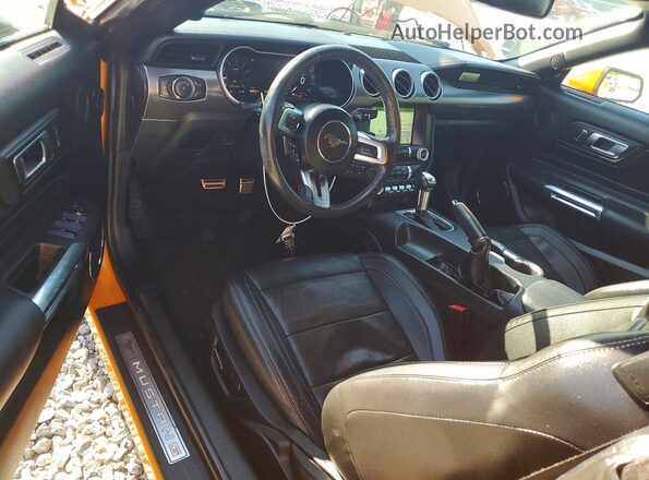 1FATP8UH8J5168115 2018 FORD MUSTANG Оранжевый Вид панели приборов