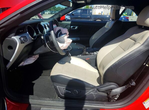1FATP8UHXH5282532 2017 FORD MUSTANG Red Vista interior delantera