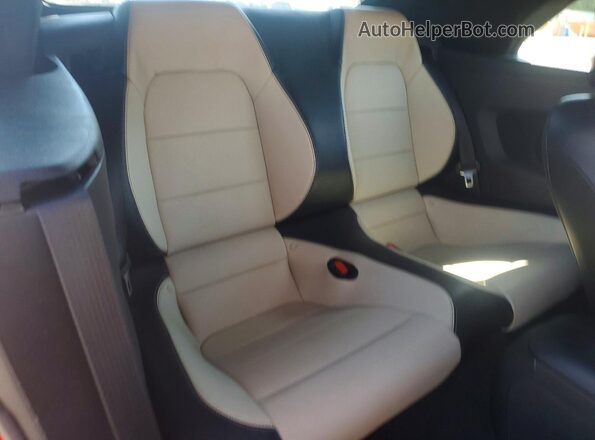 1FATP8UHXH5282532 2017 FORD MUSTANG Red Vista de los asientos traseros